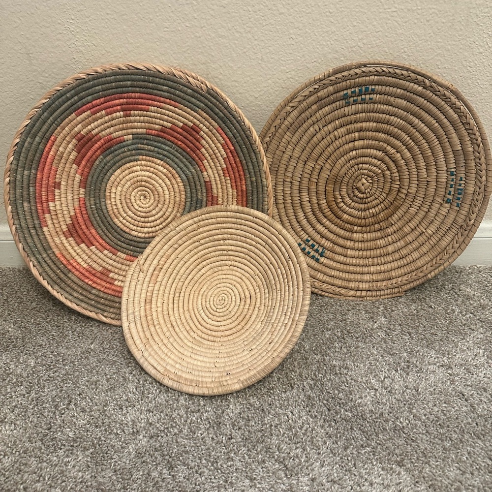 ***SOLD*** Beautiful woven wall baskets set of 3